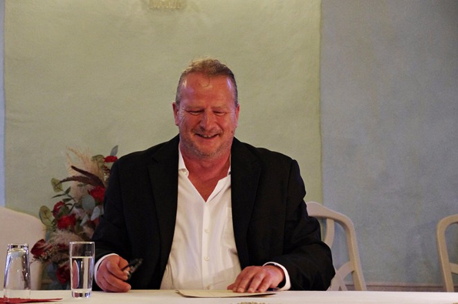 Ulf Großmann bei Lesen seiner Gedichte