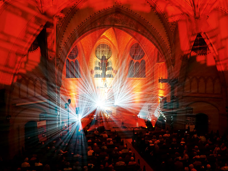 Veranstaltung mit besonderer Beleuchtung in der Trinitatiskirche in Hainichen